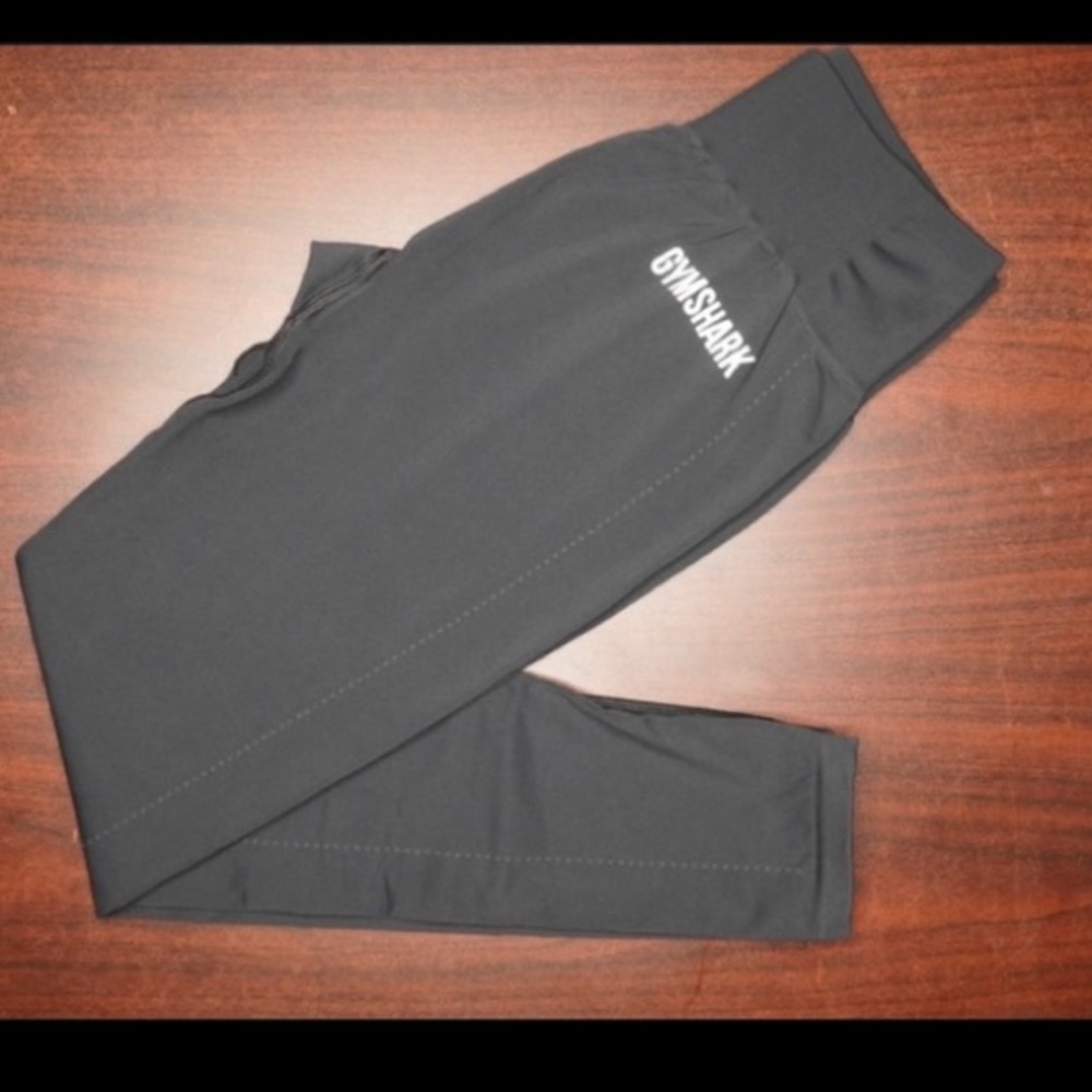 High waisted gym shark leggings.